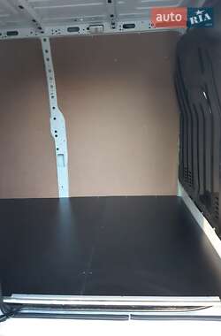 Грузовой фургон Renault Master 2018 в 