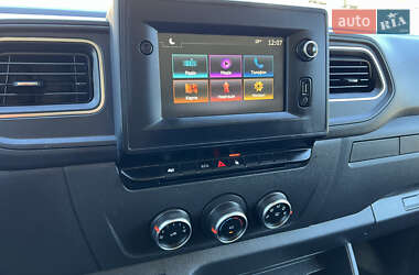 Грузовой фургон Renault Master 2019 в 