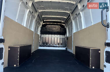 Грузовой фургон Renault Master 2022 в 