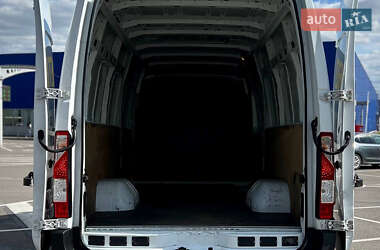 Грузовой фургон Renault Master 2015 в 