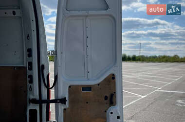 Грузовой фургон Renault Master 2015 в 