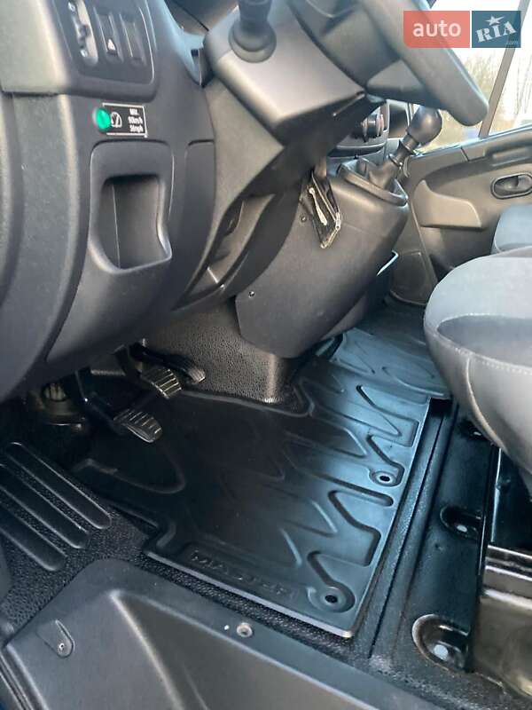 Автовоз Renault Master 2012 в Ківерцях
