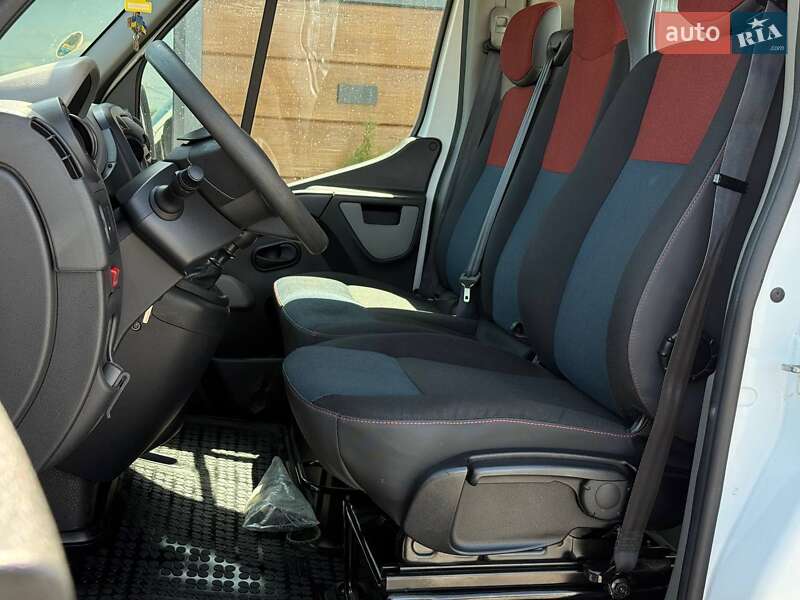 Автовоз Renault Master 2016 в Ровно