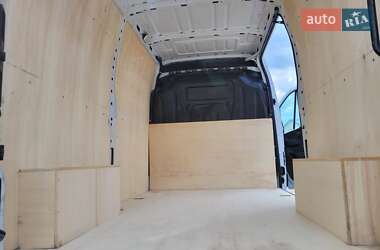 Грузовой фургон Renault Master 2021 в 