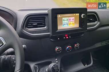 Грузовой фургон Renault Master 2022 в 