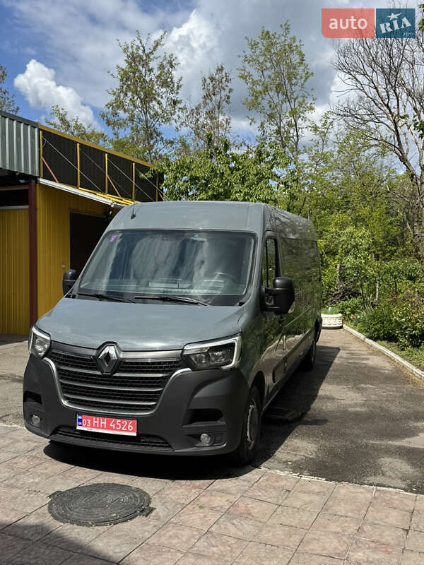Грузовой фургон Renault Master 2022 в 