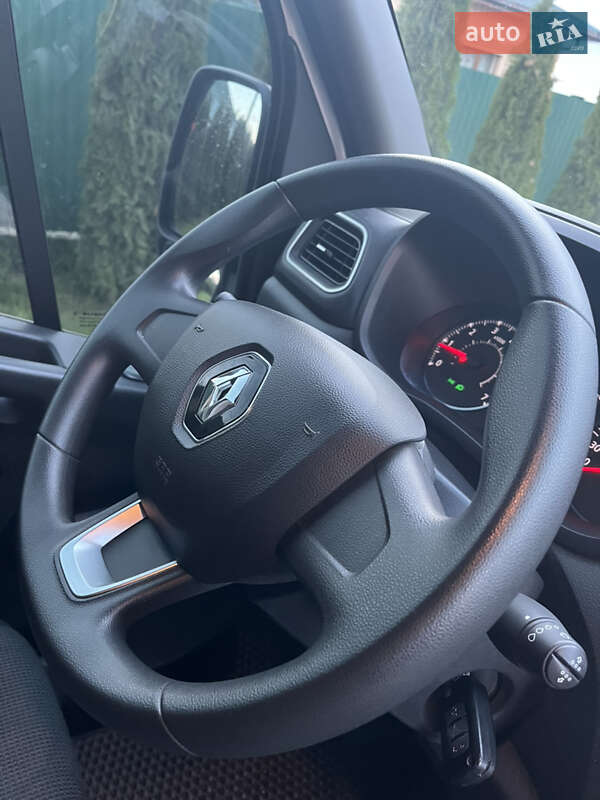 Вантажний фургон Renault Master 2021 в Ужгороді