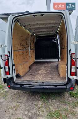 Грузовой фургон Renault Master 2017 в 