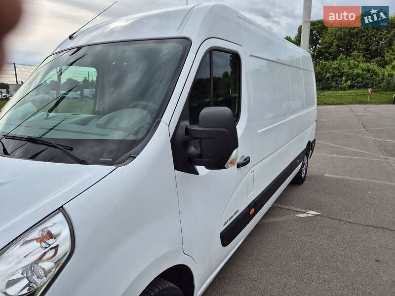 Вантажний фургон Renault Master 2015 в Львові