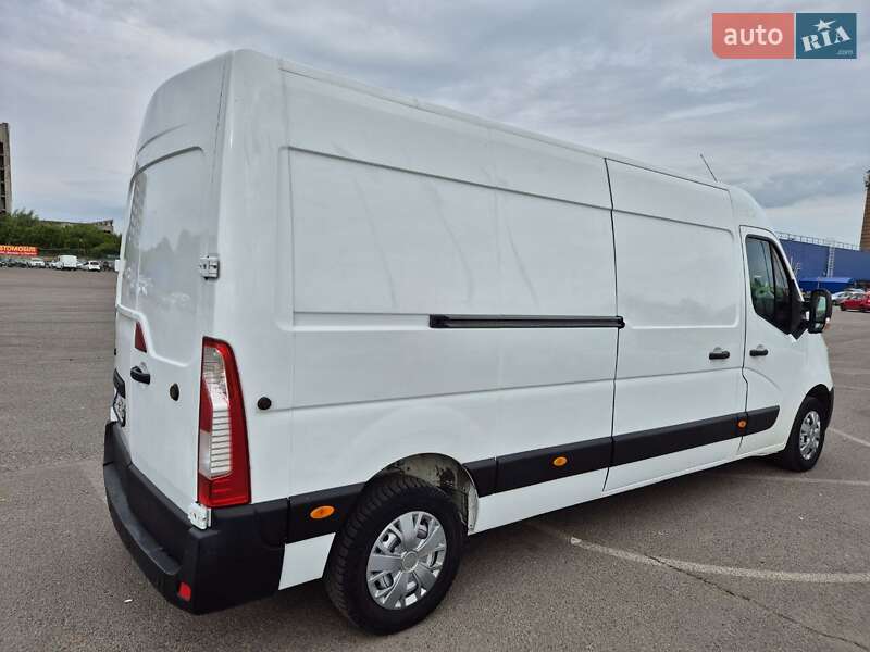 Вантажний фургон Renault Master 2015 в Львові