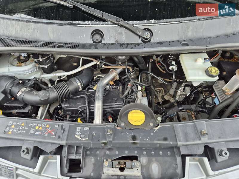 Вантажний фургон Renault Master 2015 в Львові