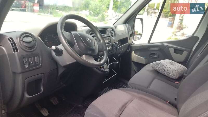 Вантажний фургон Renault Master 2015 в Дніпрі
