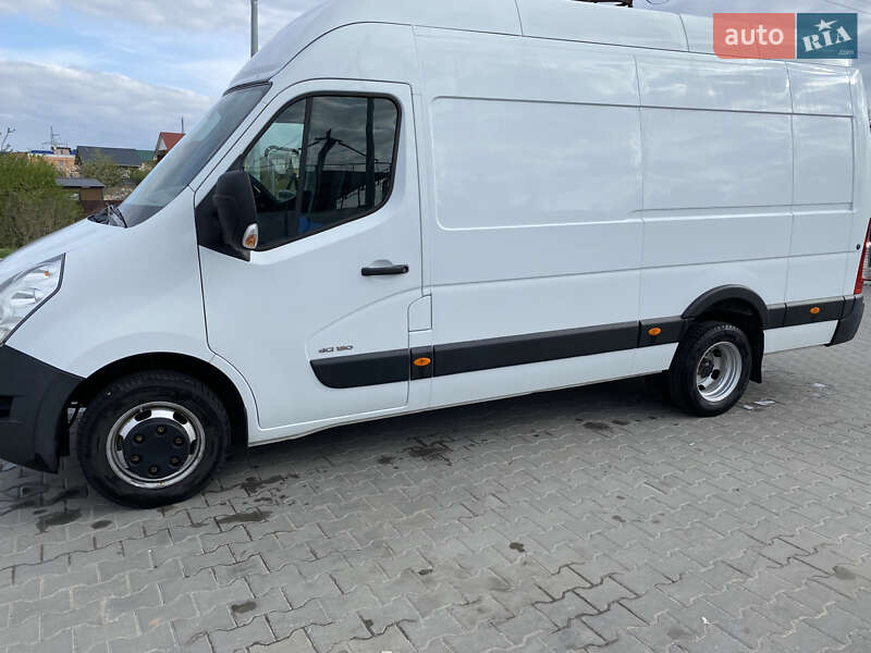 Грузовой фургон Renault Master 2015 в Коростене
