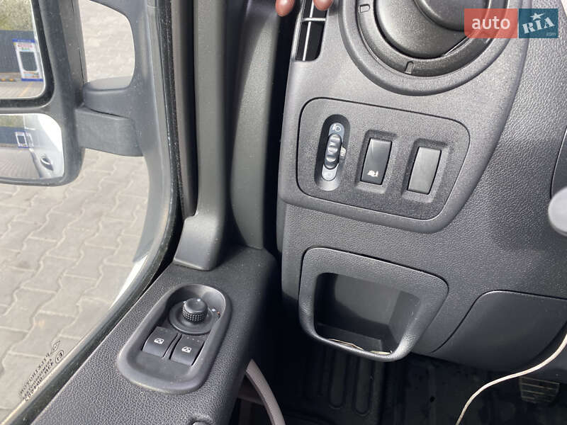 Грузовой фургон Renault Master 2015 в Коростене