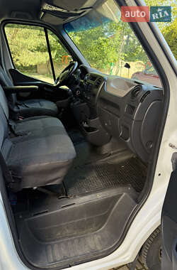 Грузовой фургон Renault Master 2012 в 