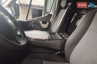 Грузовой фургон Renault Master 2018 в 