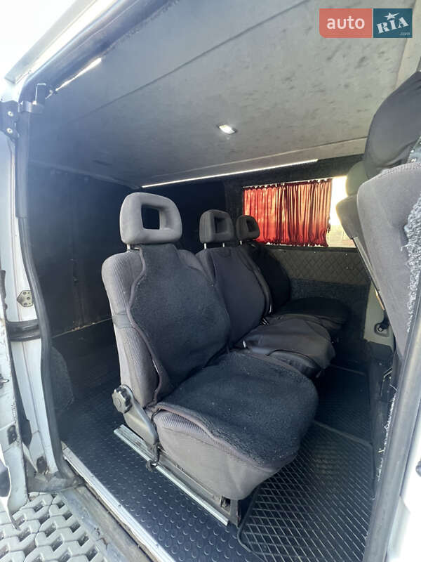 Вантажний фургон Renault Master 2006 в Самборі