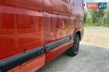 Грузовой фургон Renault Master 2000 в 