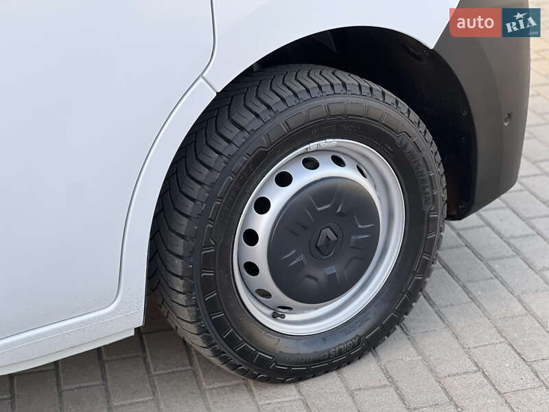 Грузовой фургон Renault Master 2022 в Дубно