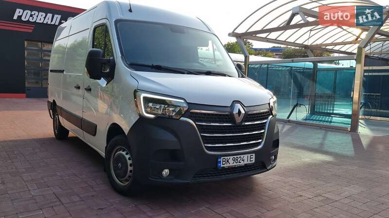 Грузовой фургон Renault Master 2019 в 