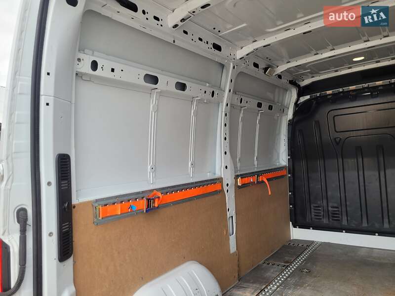 Грузовой фургон Renault Master 2019 в Луцке