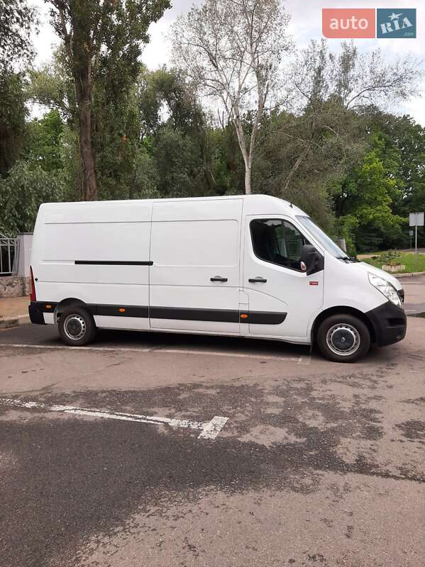 Вантажний фургон Renault Master 2016 в Полтаві