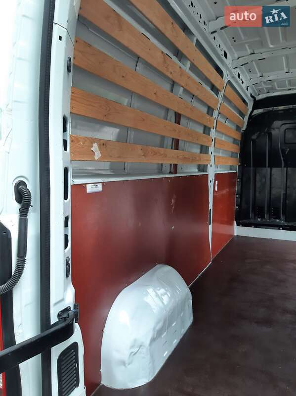 Вантажний фургон Renault Master 2016 в Полтаві