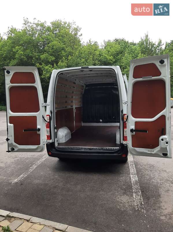 Вантажний фургон Renault Master 2016 в Полтаві