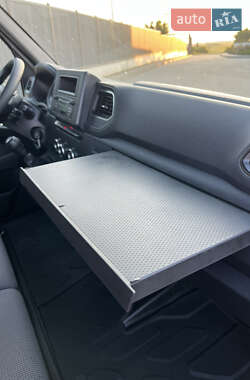 Вантажний фургон Renault Master 2023 в 