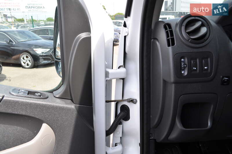 Грузопассажирский фургон Renault Master 2018 в Киеве
