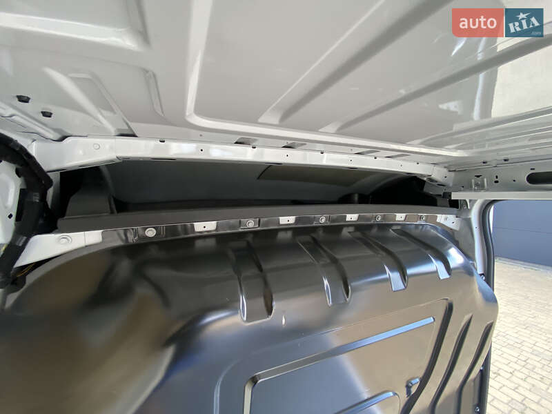 Грузовой фургон Renault Master 2018 в Львове