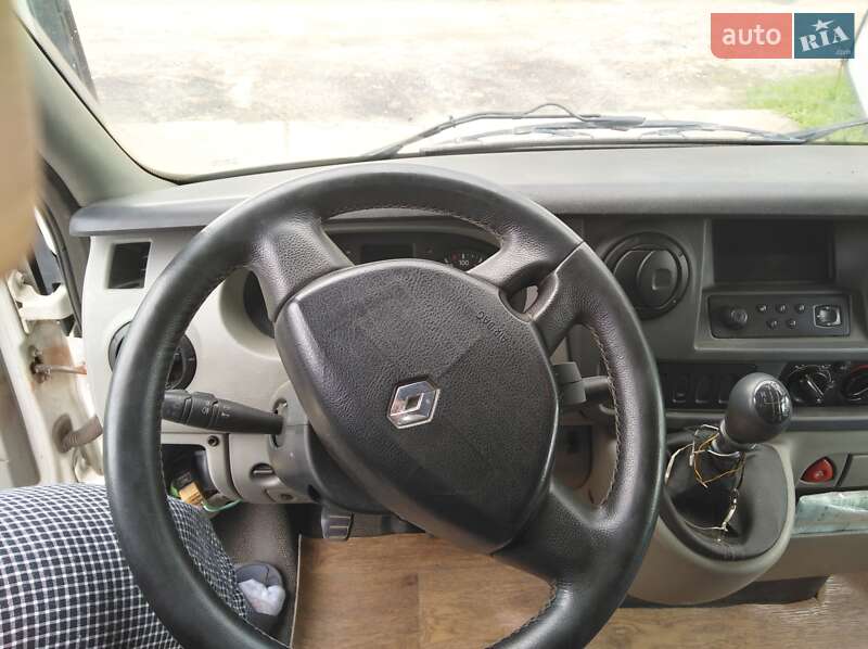 Вантажопасажирський фургон Renault Master 2007 в Острозі
