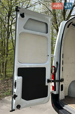 Грузовой фургон Renault Master 2013 в 