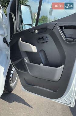 Грузовой фургон Renault Master 2017 в 