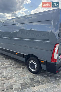 Грузовой фургон Renault Master 2023 в 