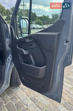 Грузовой фургон Renault Master 2023 в 