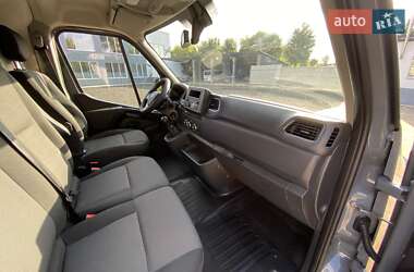 Грузовой фургон Renault Master 2023 в 