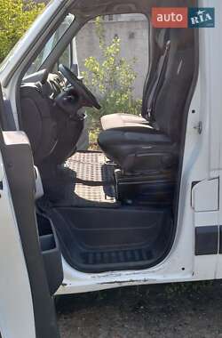 Грузовой фургон Renault Master 2013 в 