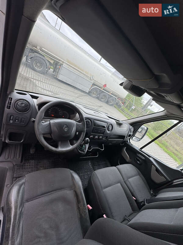 Вантажний фургон Renault Master 2011 в Львові