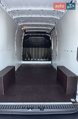Грузовой фургон Renault Master 2022 в 