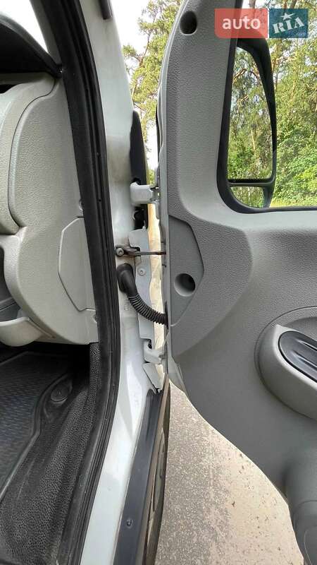 Грузовой фургон Renault Master 2007 в Тараще