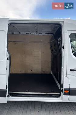 Грузовой фургон Renault Master 2022 в 