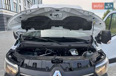 Грузовой фургон Renault Master 2022 в 