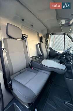 Грузовой фургон Renault Master 2023 в 