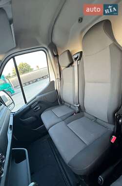 Грузовой фургон Renault Master 2023 в 