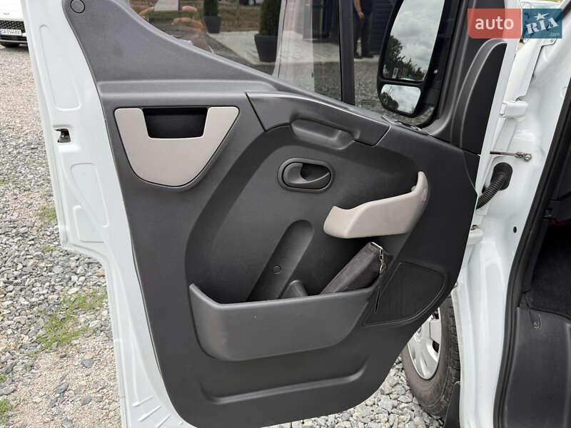 Грузопассажирский фургон Renault Master 2017 в Умани