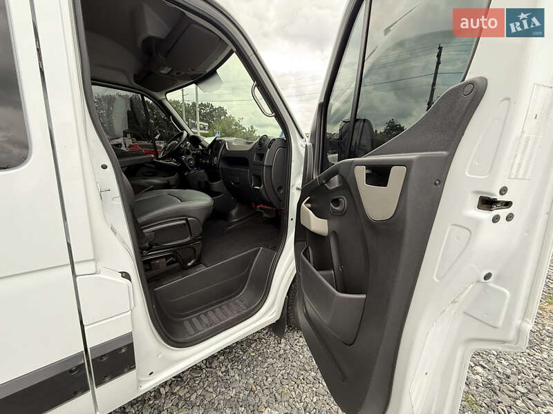 Грузопассажирский фургон Renault Master 2017 в Умани