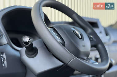 Грузовой фургон Renault Master 2022 в 