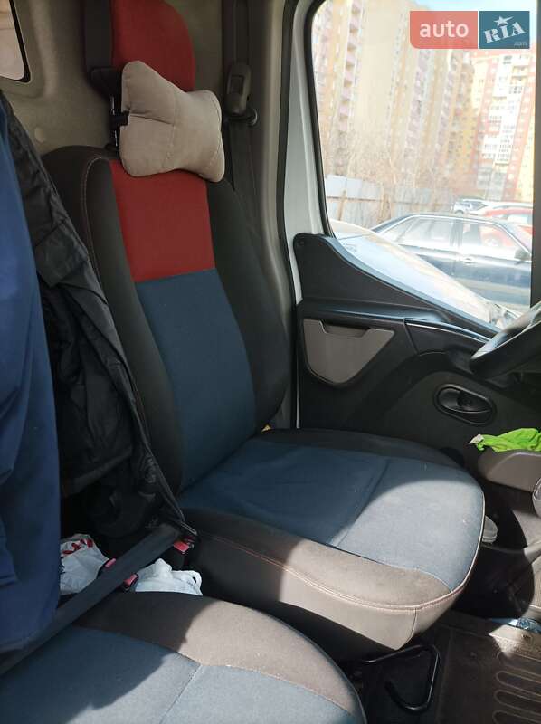 Вантажний фургон Renault Master 2016 в Києві