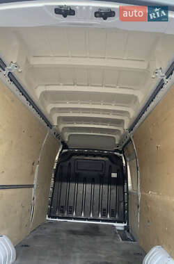 Грузопассажирский фургон Renault Master 2020 в 